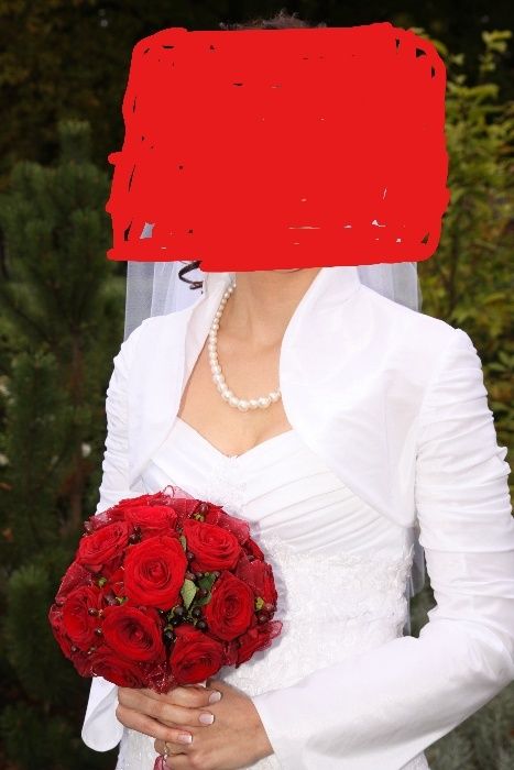 Klasyczna, koronkowa suknia ślubna