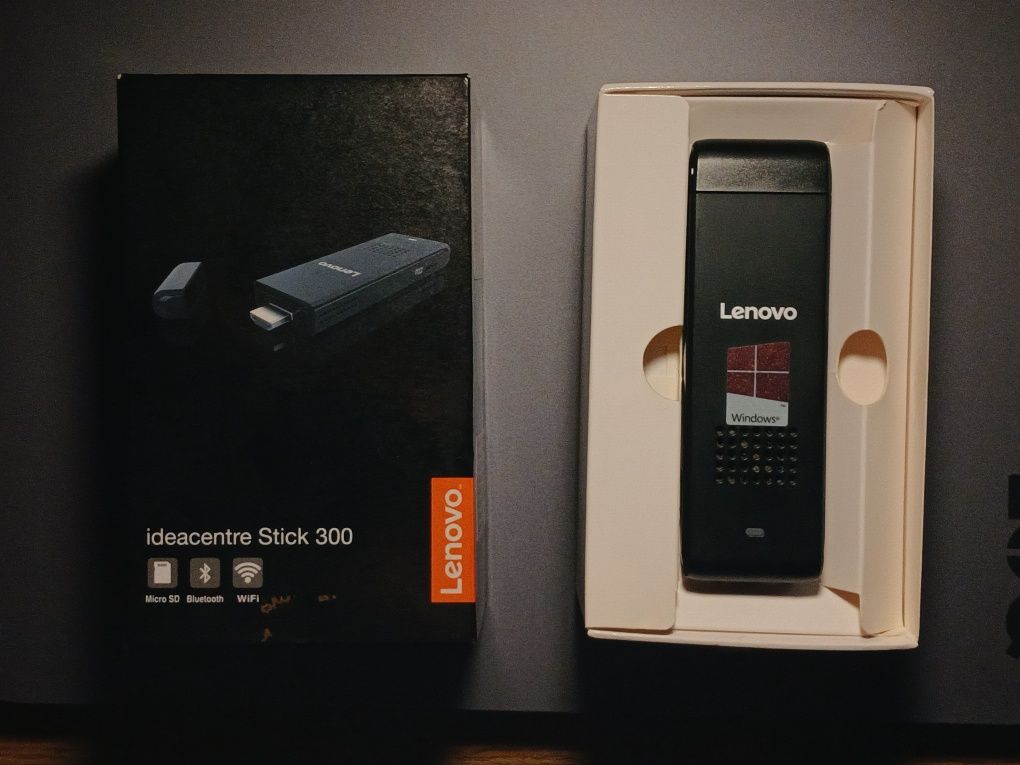 Міні-комп'ютер Lenovo IdeaCentre Stick 300