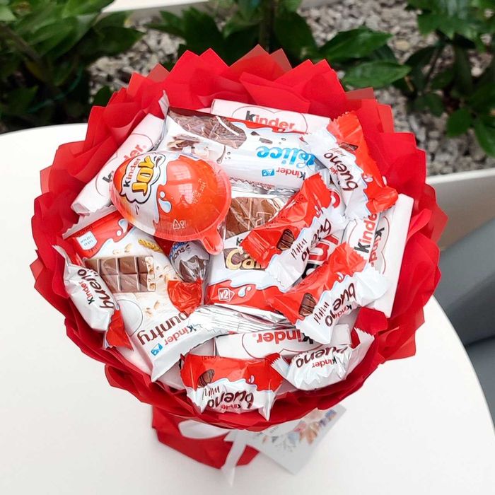 Bukiet ze slodyczy Kinder. Prezent na Urodziny, Komunia, Rocznica