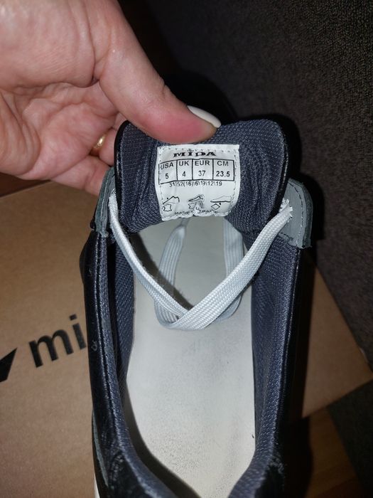 Кроссовки " мида"