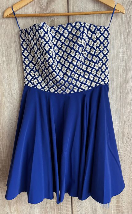 Chabrowa sukienka balowa