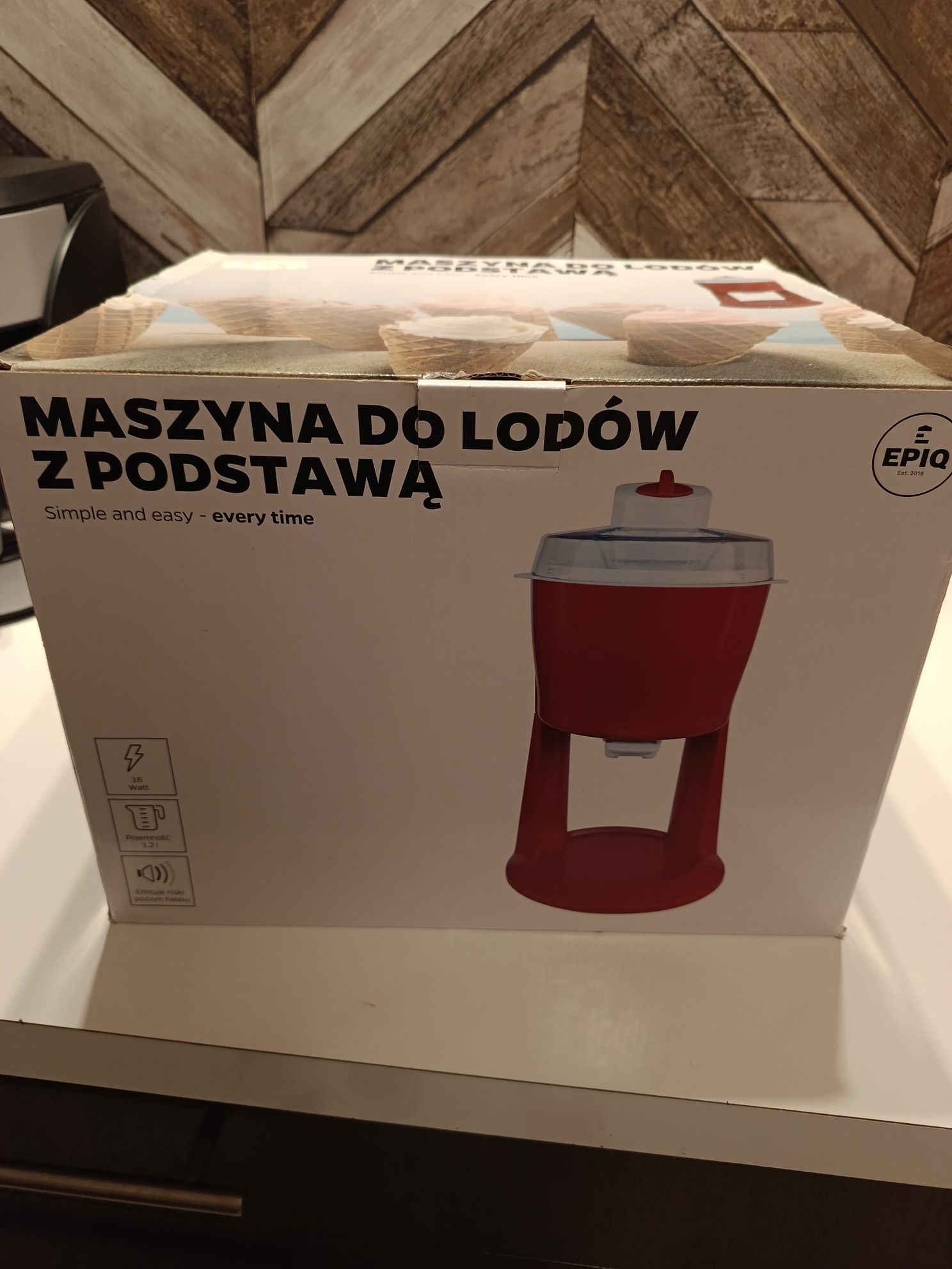 Maszyna do lodów z podstawą