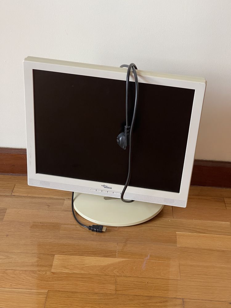 Monitor Fujitsu Siemens com HDMI
