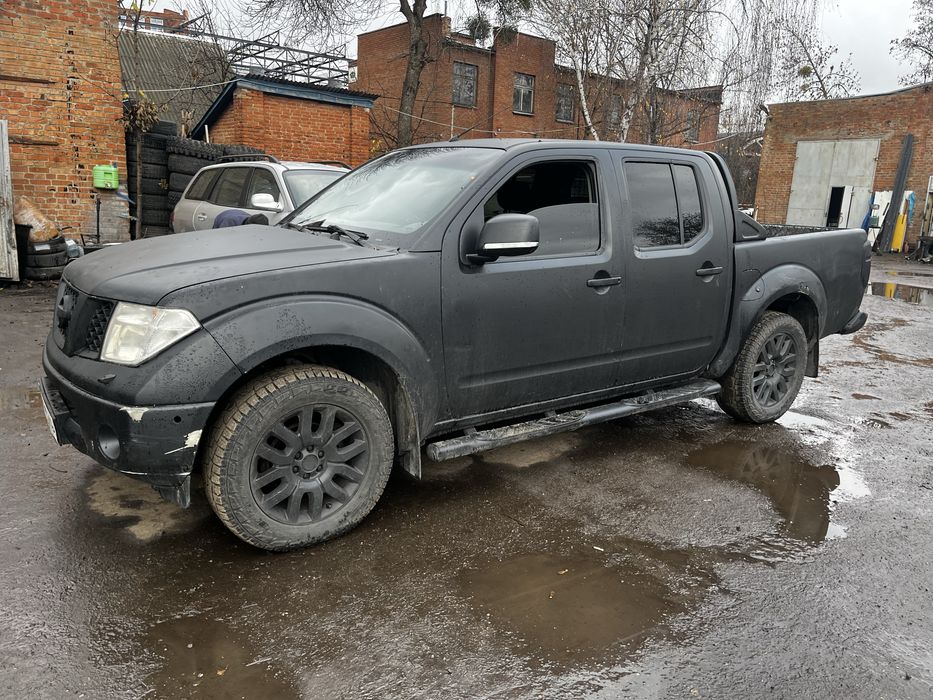 Розбираю нісан навара по запчастинах д40 2.5 дизель