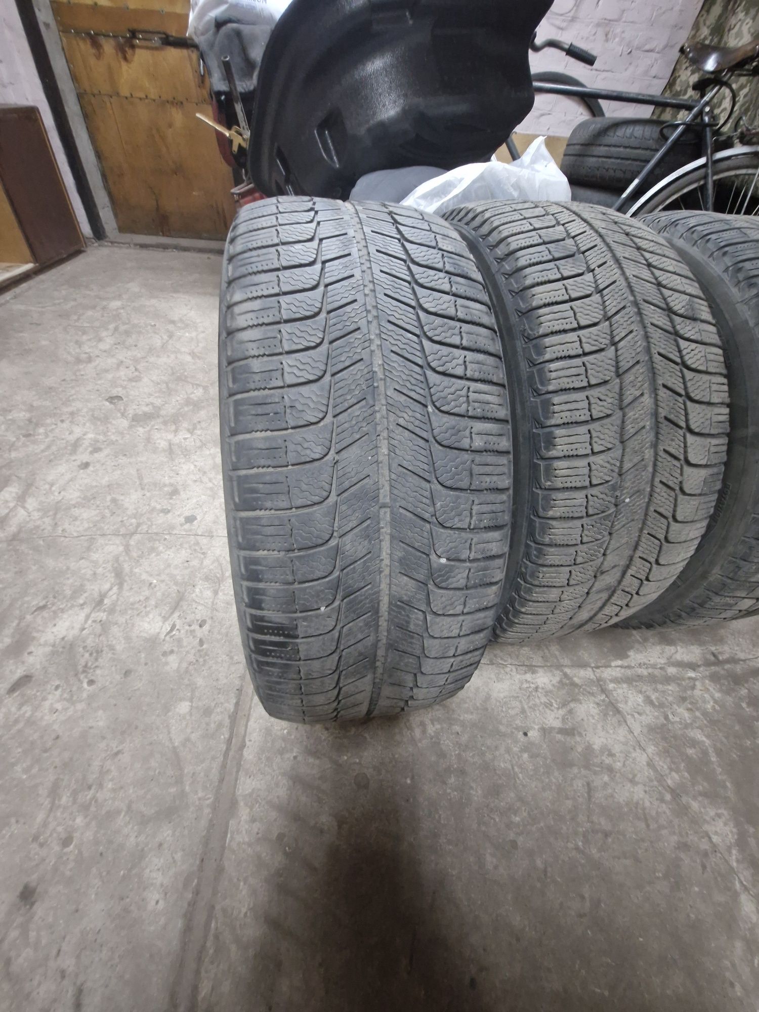 Зимова гума Michelin 215/50R17 95H