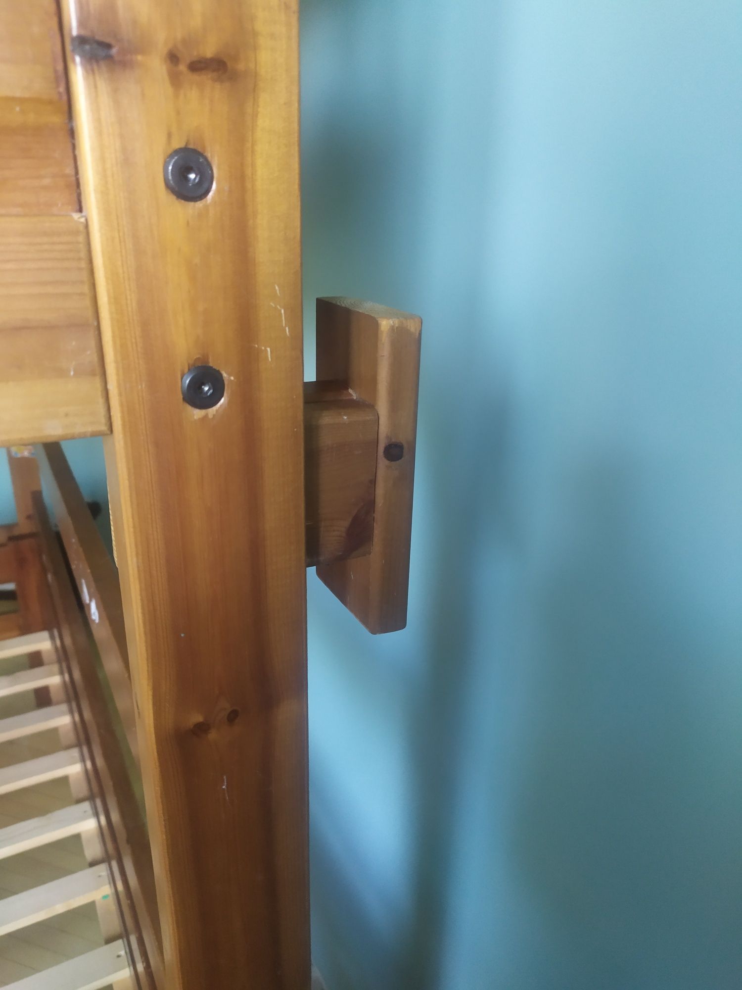 Drewniane łóżko piętrowe Ikea hemnes