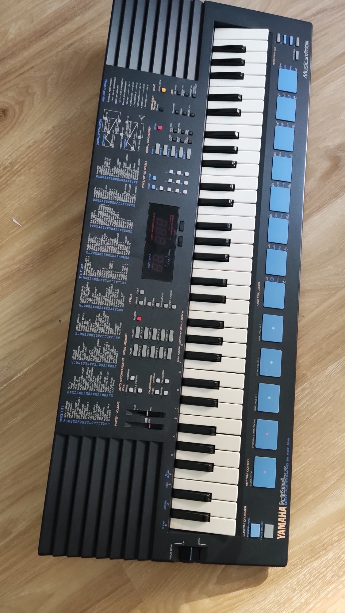 Piano Yamaha PSS 680