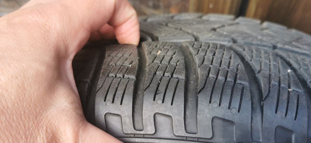 Orginalne felgi aluminiowe Volkswagena oraz opony zimowe  235/55/r18