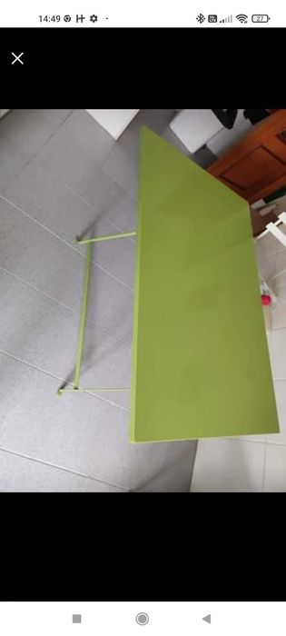 Mesa de jardim e cadeiras