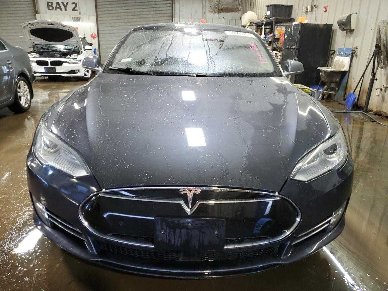 Tesla Model S 85