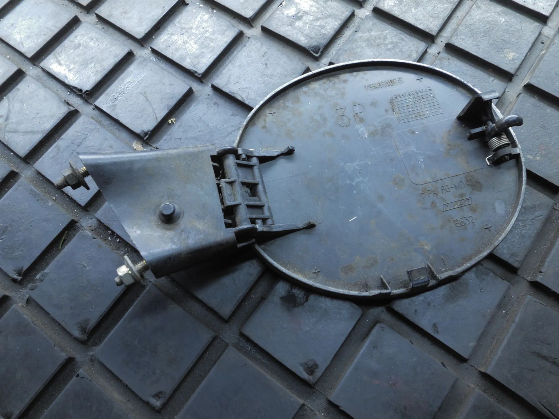 KLAPKA WLEWU WLEW PALIWA FIAT STILO HB 3D 735351606
