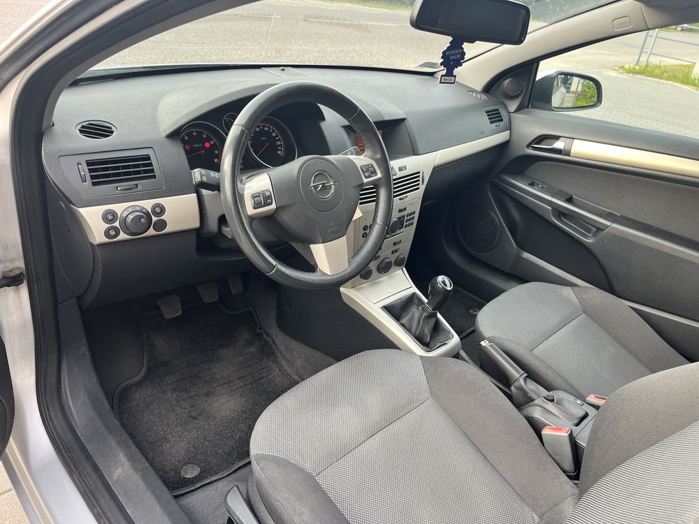 Opel Astra GTC Polecam
