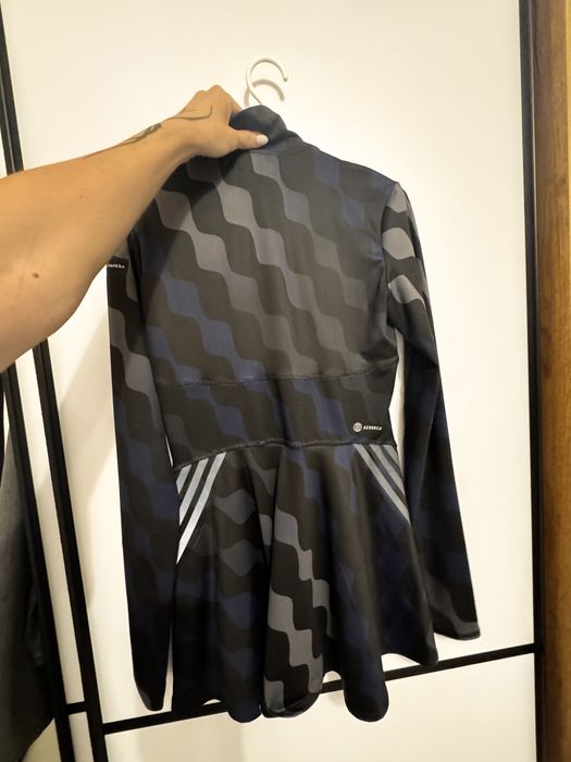 Adidas платье продам