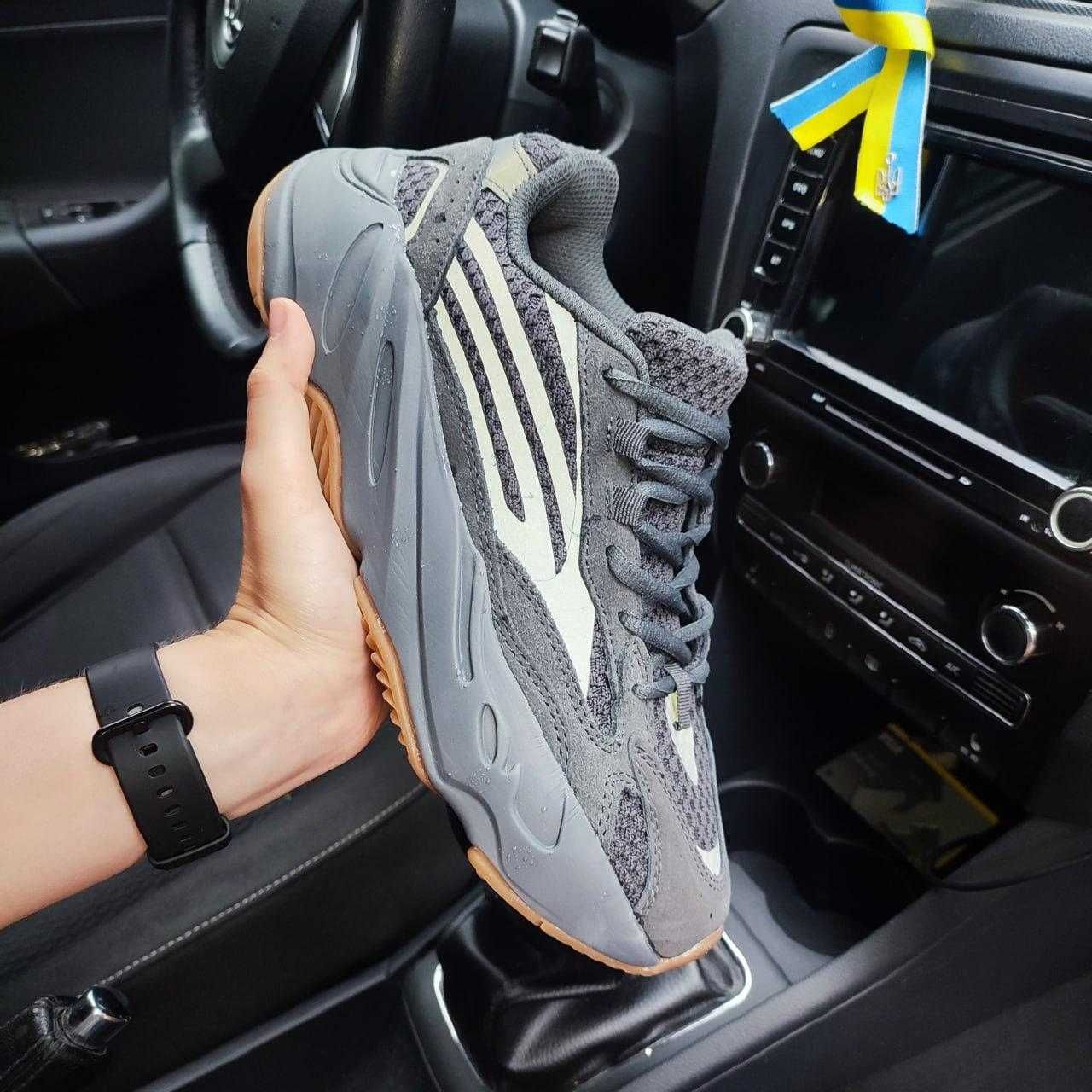 Кросівки Adidas Yeezy Boost 700 Dark Grey Reflective