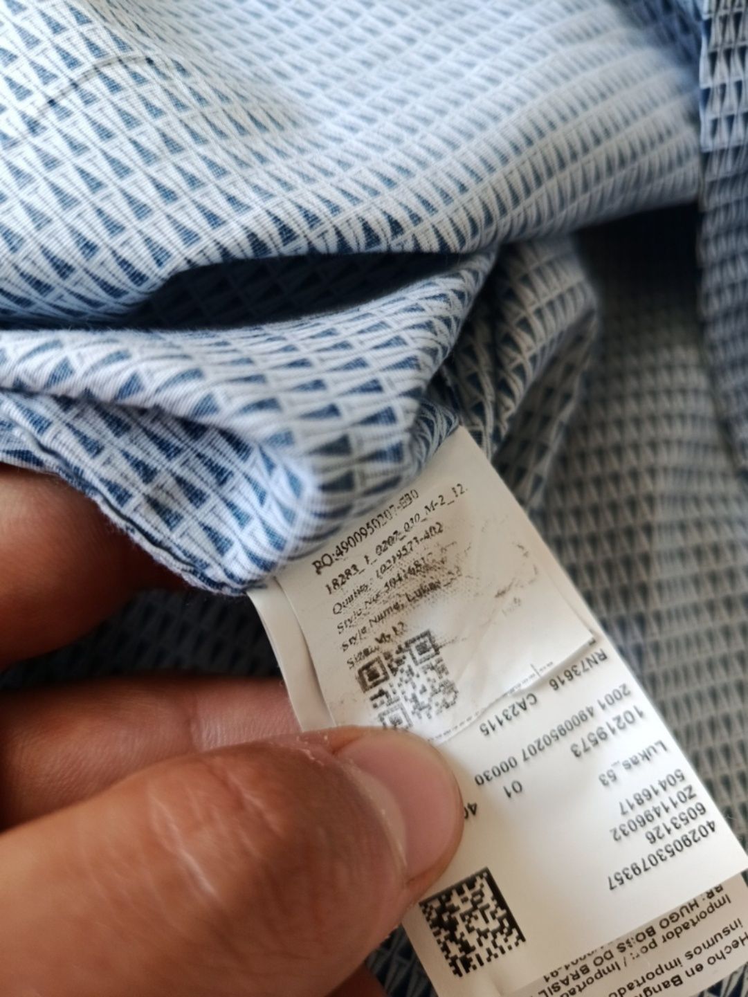 Рубашка Hugo Boss (М розмір)
Стан чудовий.Розмір М (48)

Пл