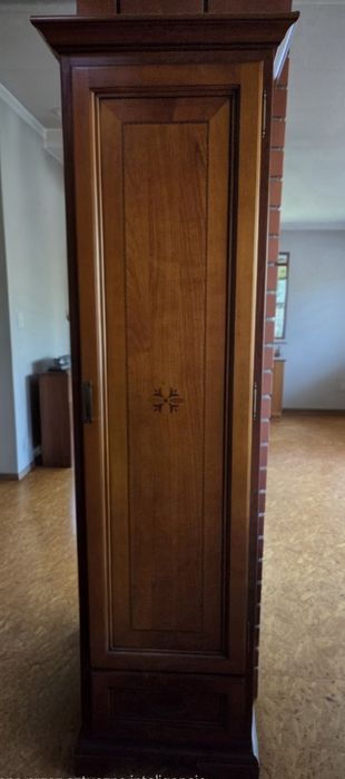 Sprzedam wysoką  szafke