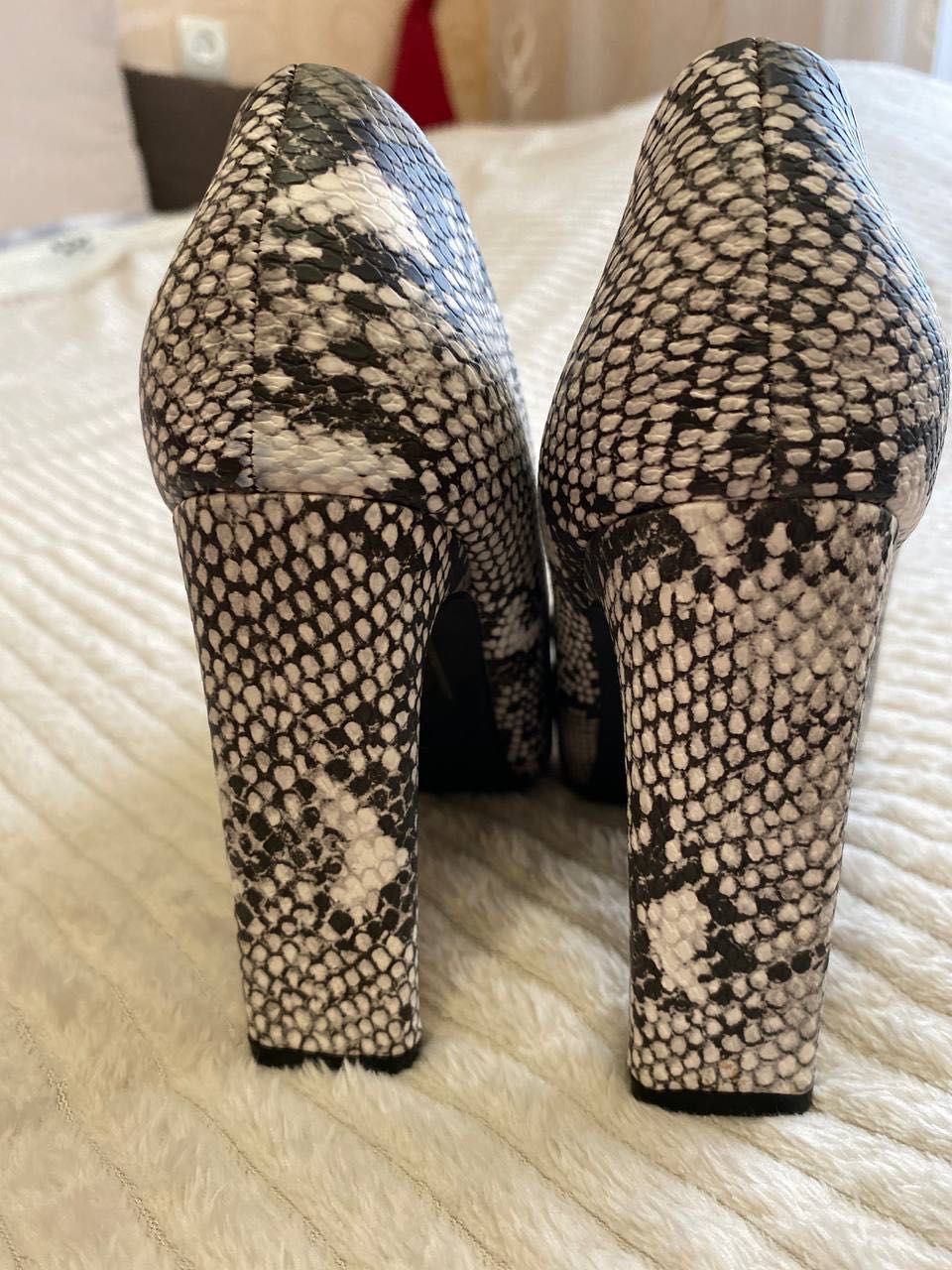 Туфлі жіночі зі зміїним принтом. 37 розмір