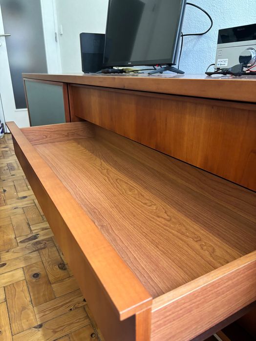 Aparador de Madeira Cerejeira