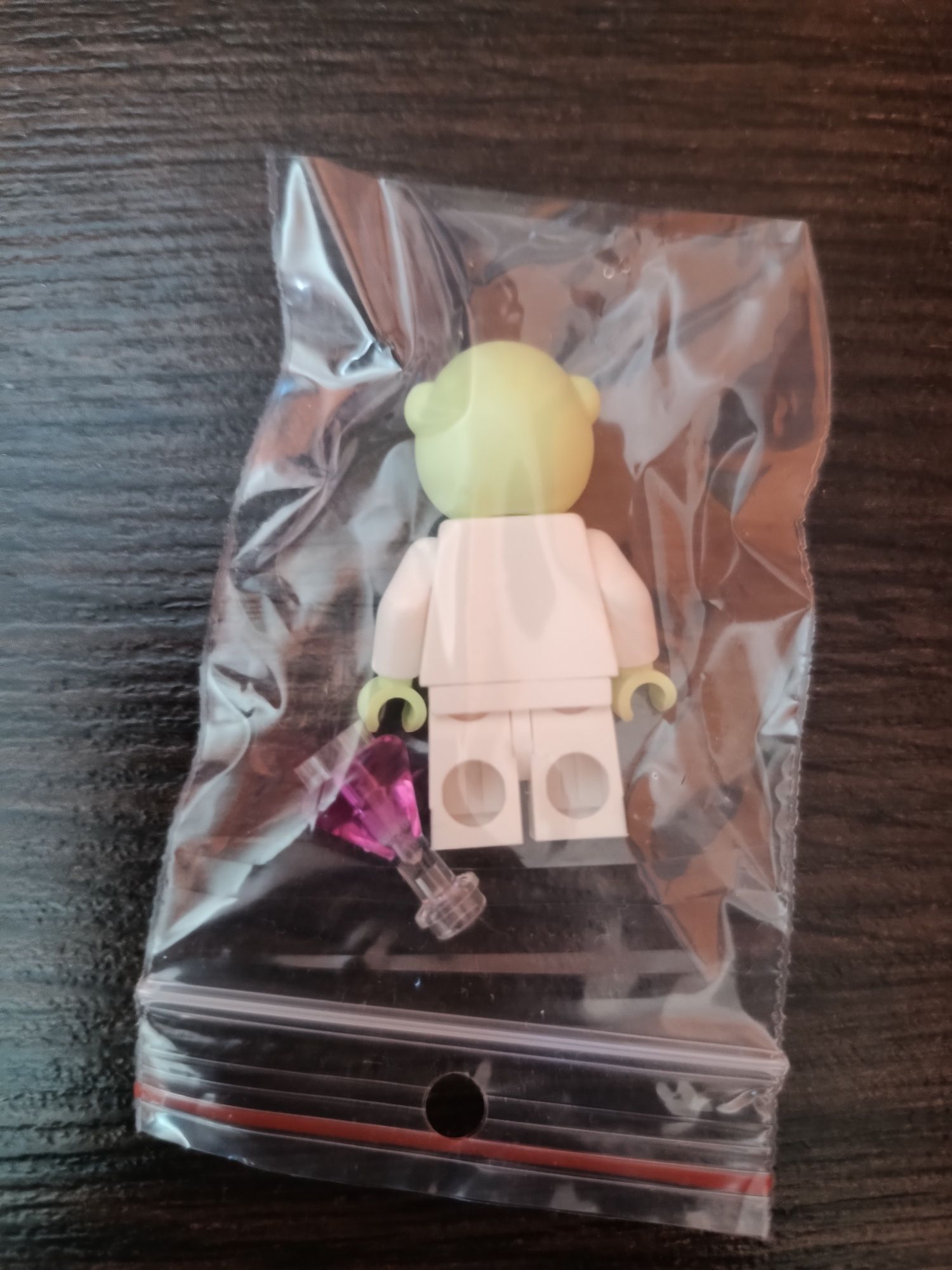 Dr. Bunsen Honeydew z serii LEGO Minifigures Muppety (71033).