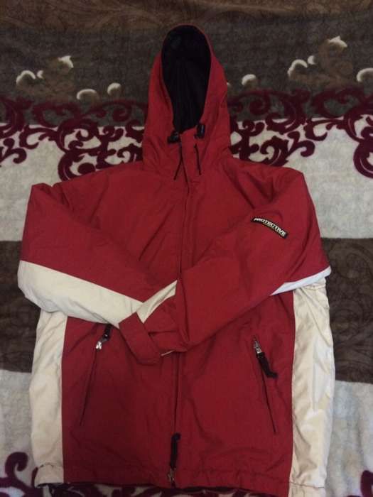 Куртка червона демісезон на 11-13 років
