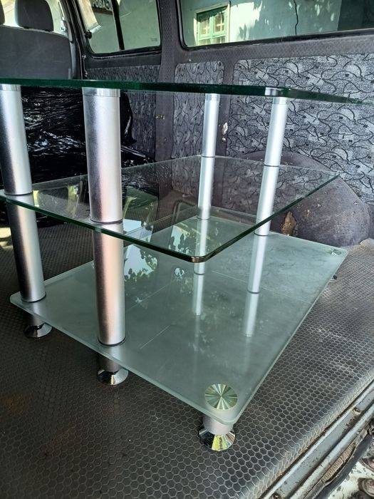 Скляна тумба під телевізор