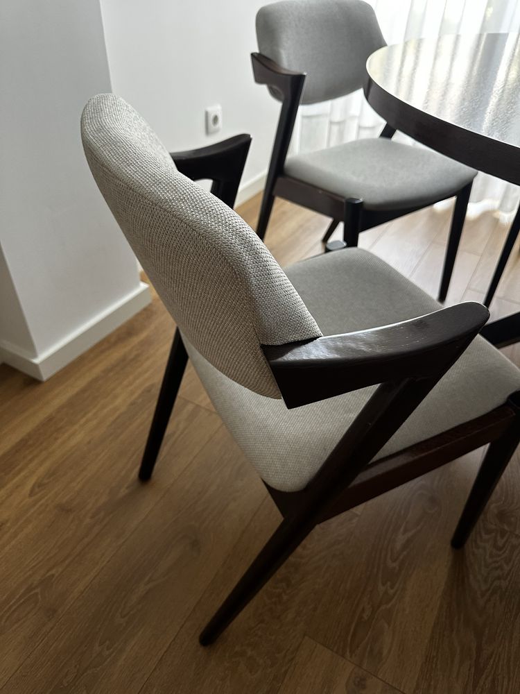 Vendo mesa sala e 5 cadeiras