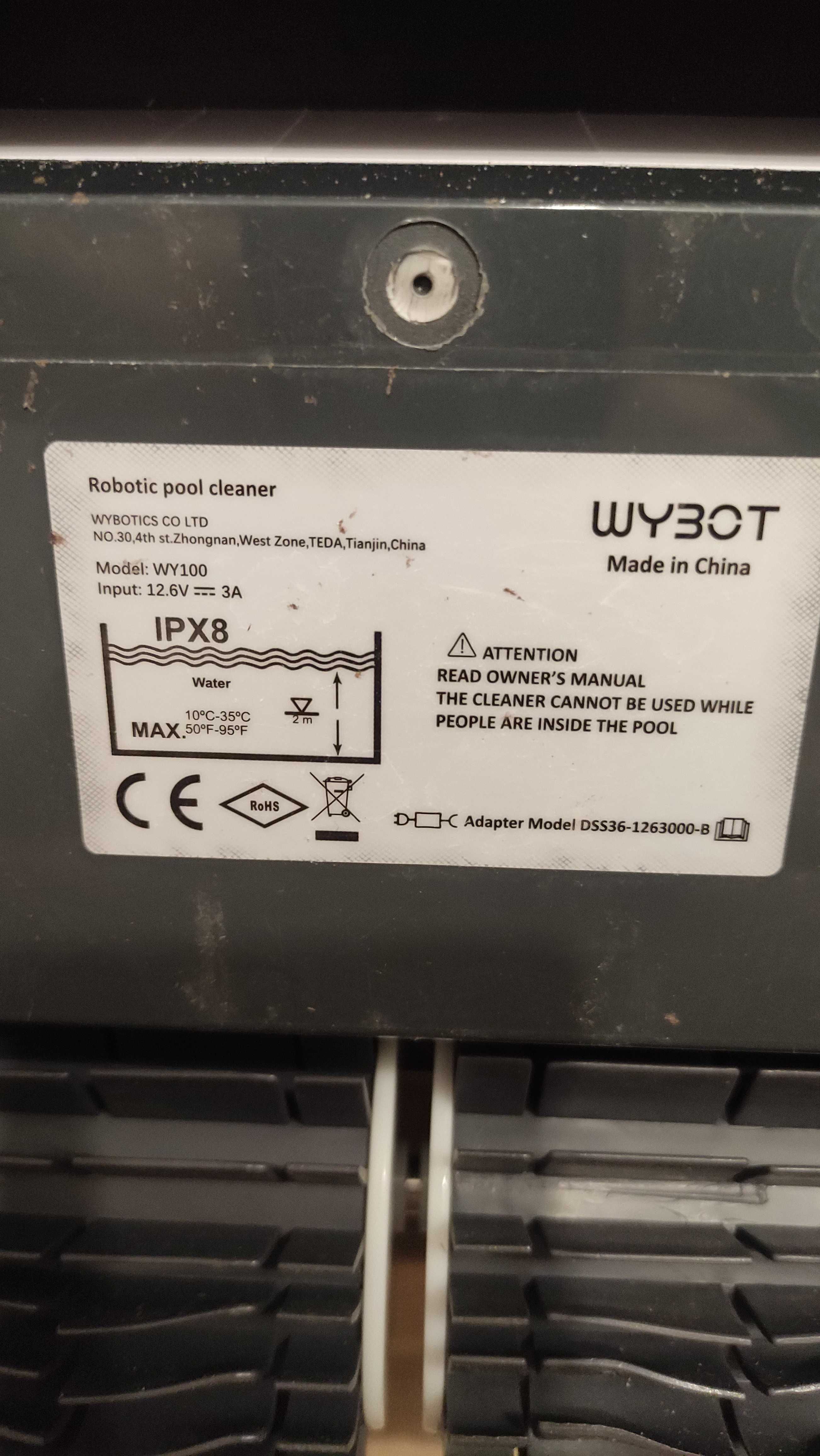 Robot basenowy odkurzacz