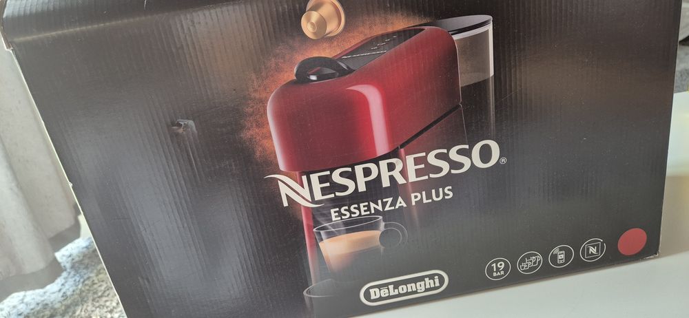 Ekspres do kawy Nespresso Essenza Plus  EN200.R
