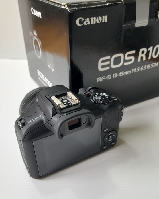 Canon R100 + RF-S 18-45mm Kit