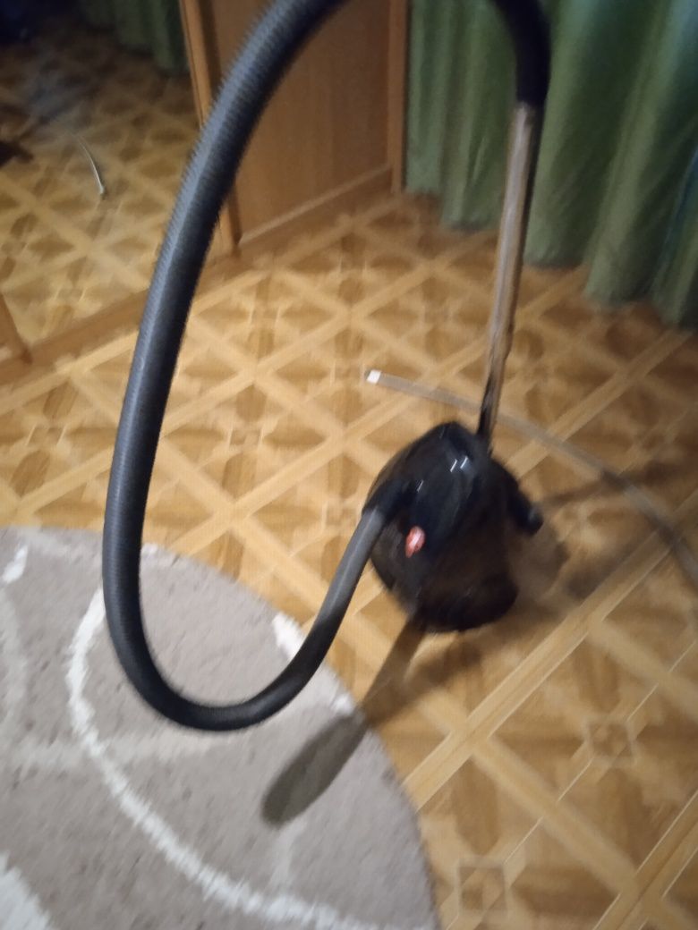 Продам мешковой пылесос