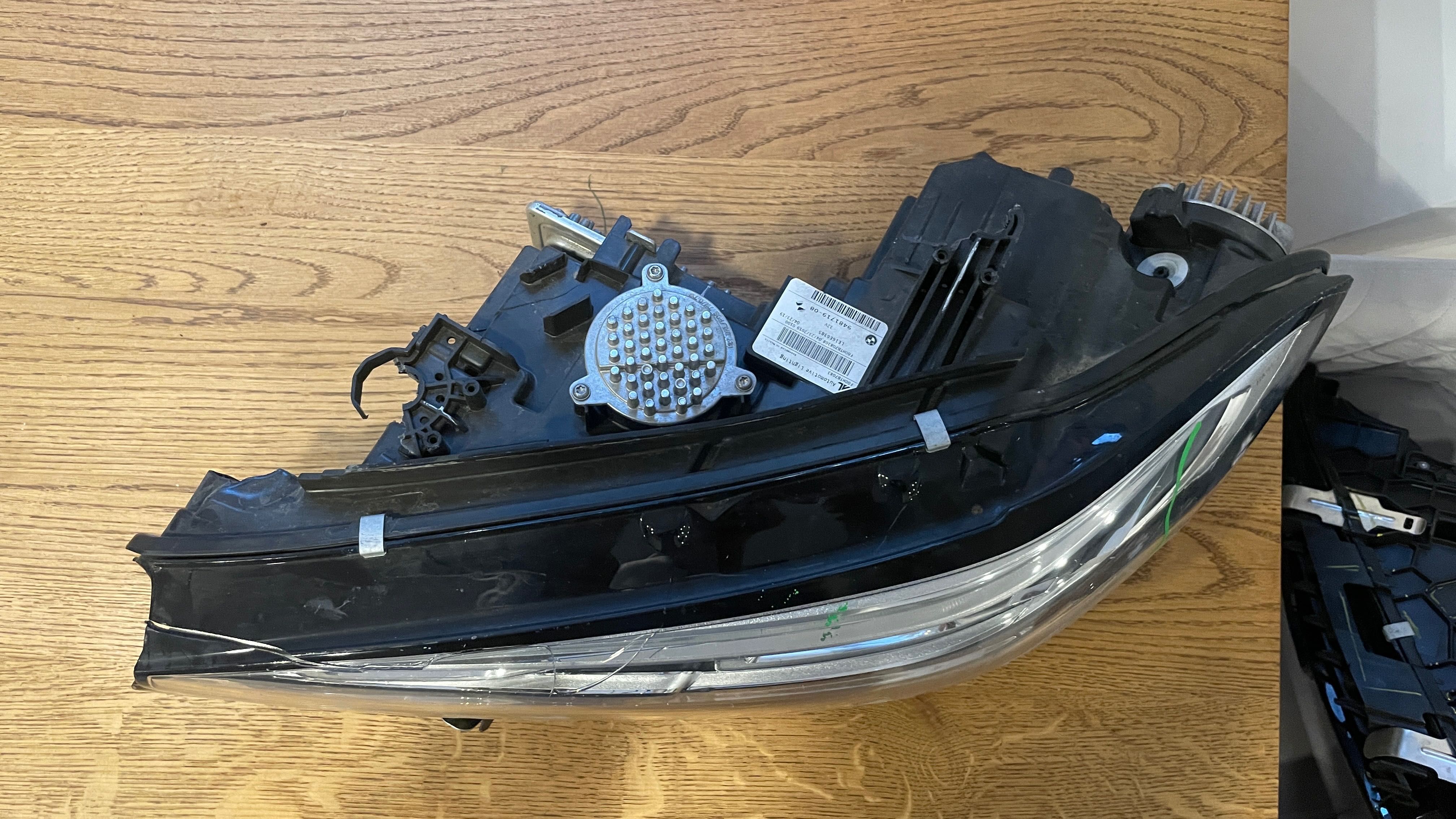 Lampy przód bmw G20 lewa + prawa uszkodzone USA