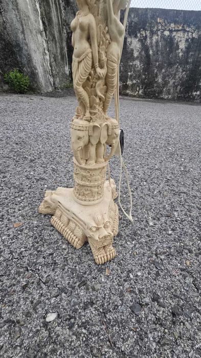 Candeeiro de Pé feito em Gesso