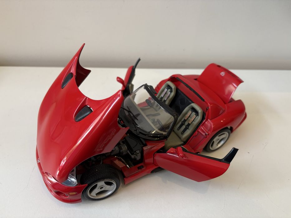 Model Dodge Viper RT10 1:18 BBurago Burago (maisto welly)