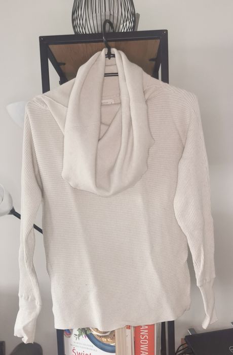 Beżowy Swetr z golfem S