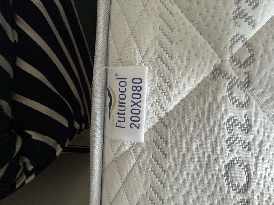 Vendo colchão solteiro