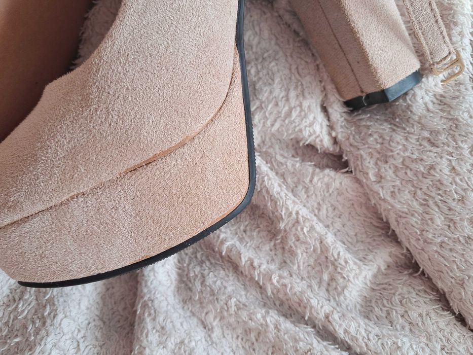 Buty na obcasie z playforną