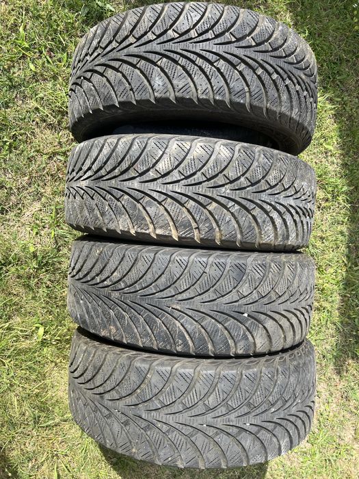 Зимова гума шини Goodyear UltraGrip Extreme 215/55 R17 бу