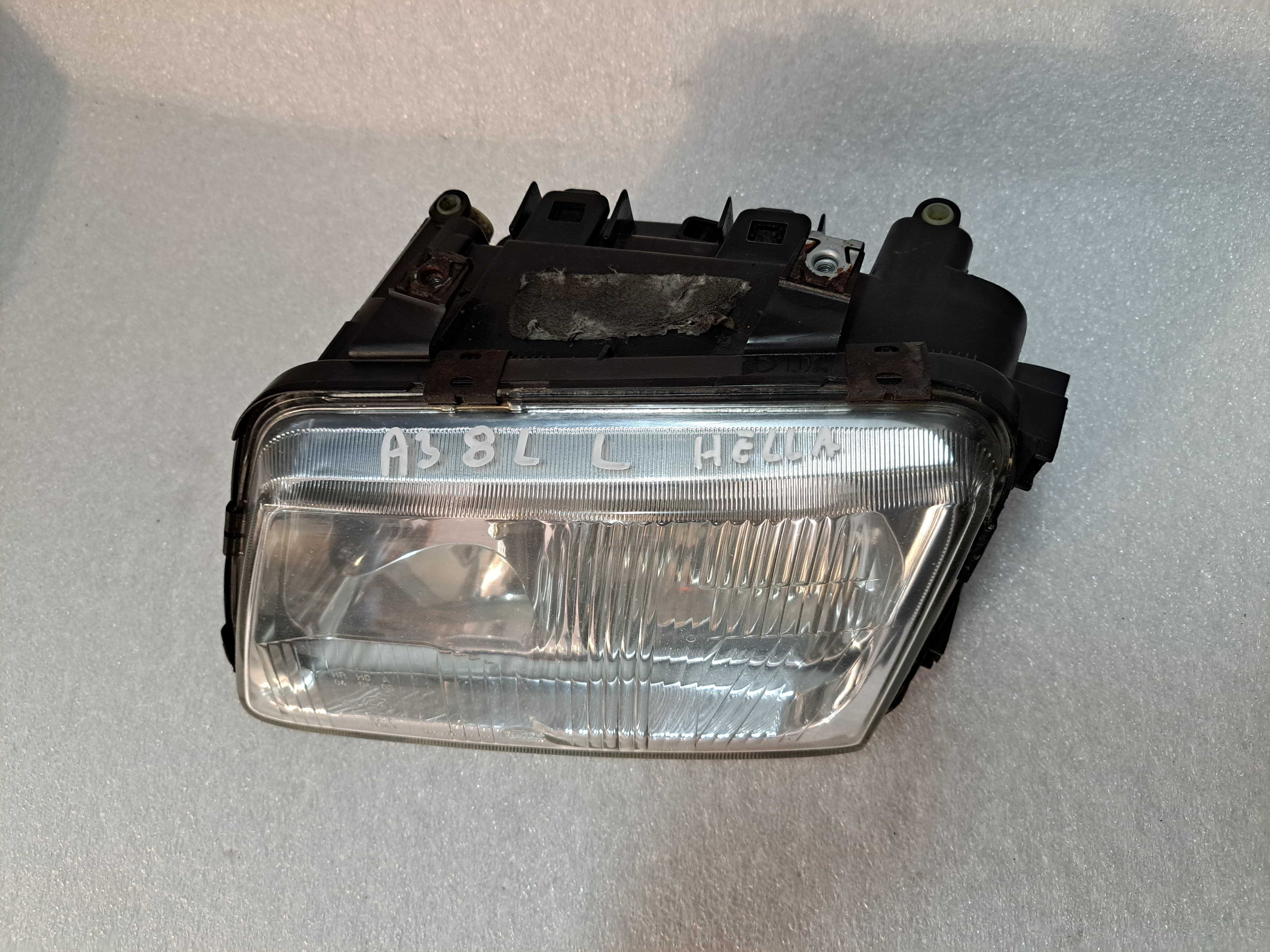 Lampa lewa przód Audi A3 8L HELLA