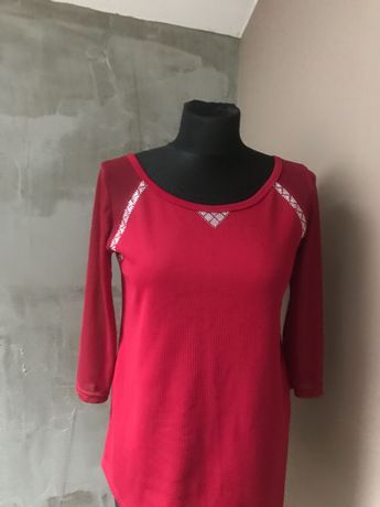 bluzka  czerwona z transparentnymi rękawami  i srebrnymi zdobieniami