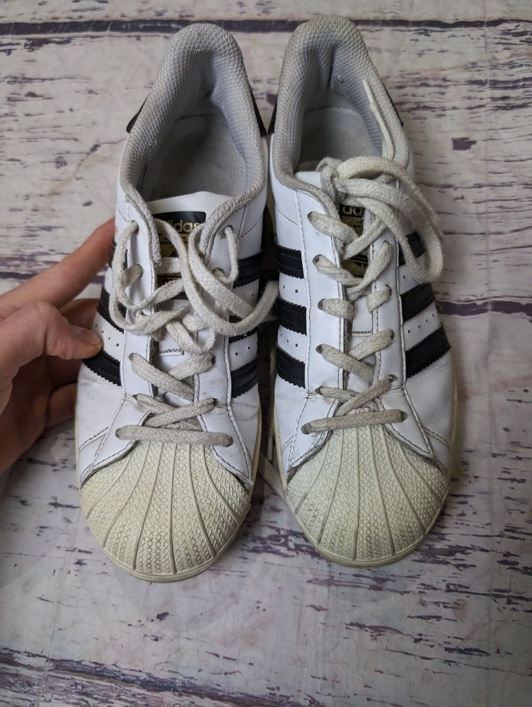 Białe buty sneakersy Adidas superstar trampki