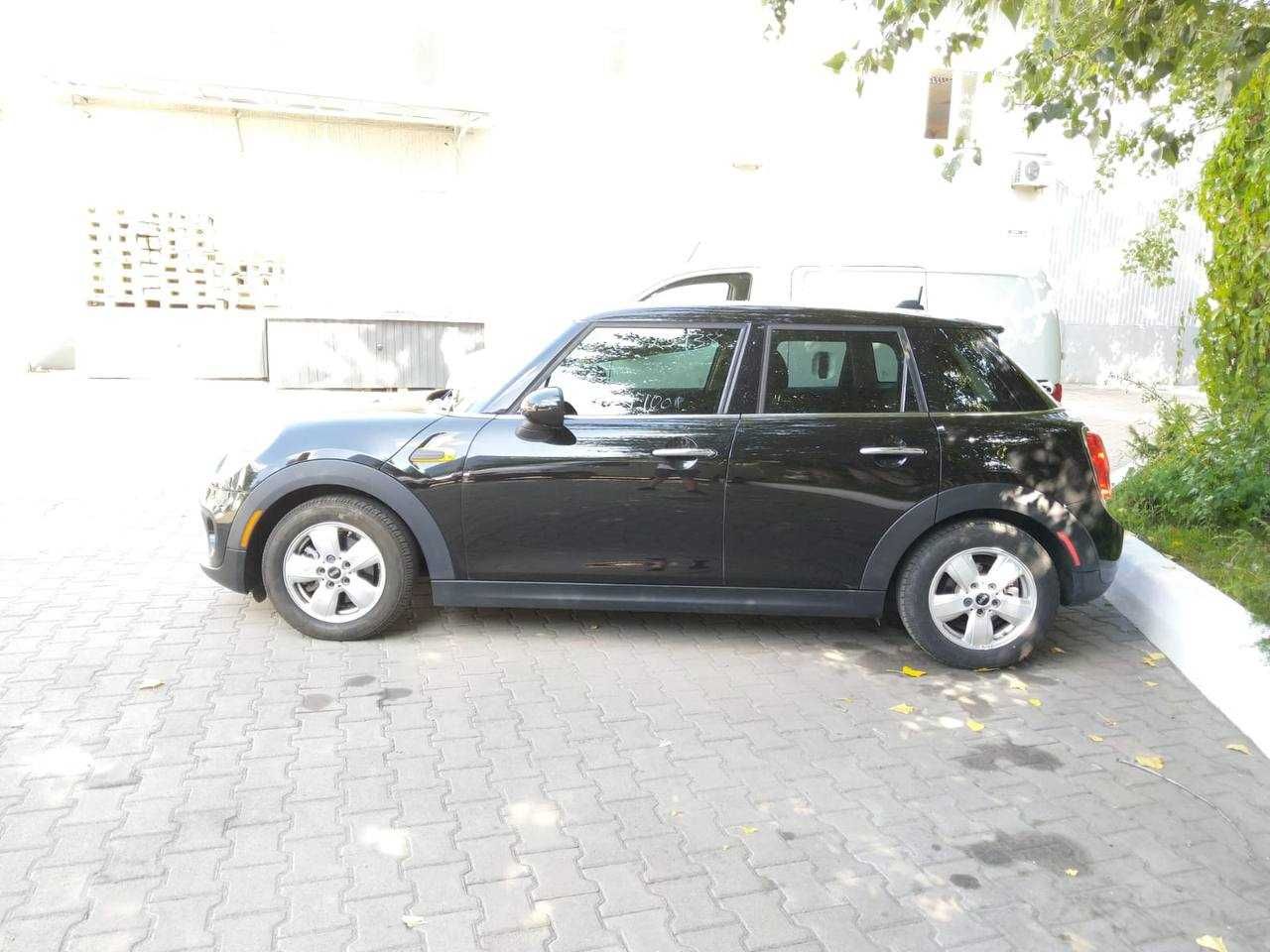 Стильний та Динамічний Mini Cooper F55 1.5 Twin Turbo (136 к.с.)