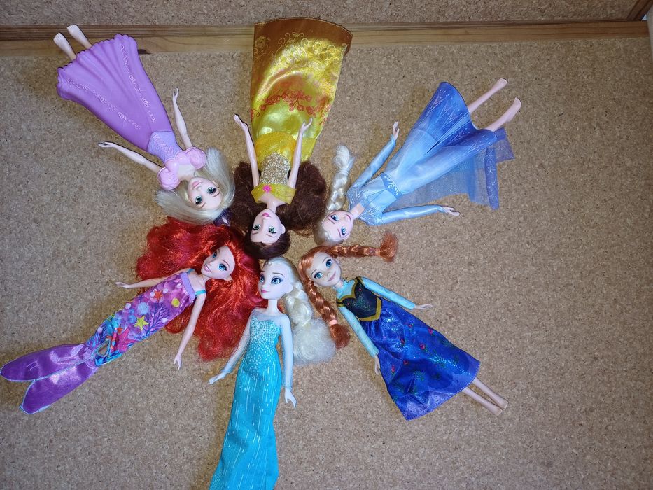 Princesas Disney, bonecas. Cada 6€
Ariel, Elsa, Anna Frozen, Cinderela