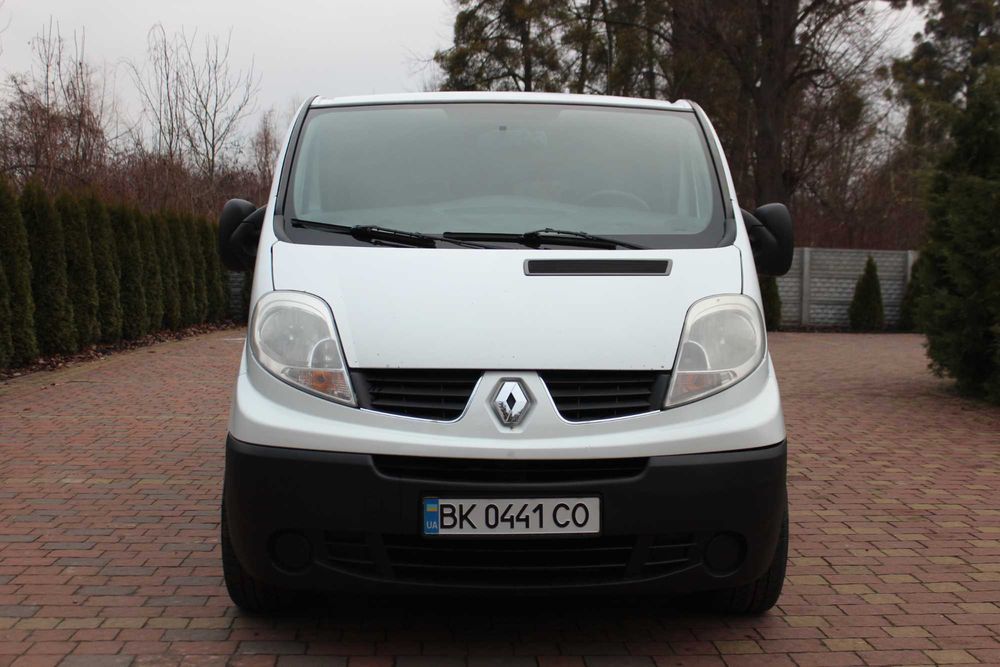 Renault Trafic 2011 оригінальний пасажир 9 мість рідна фарба