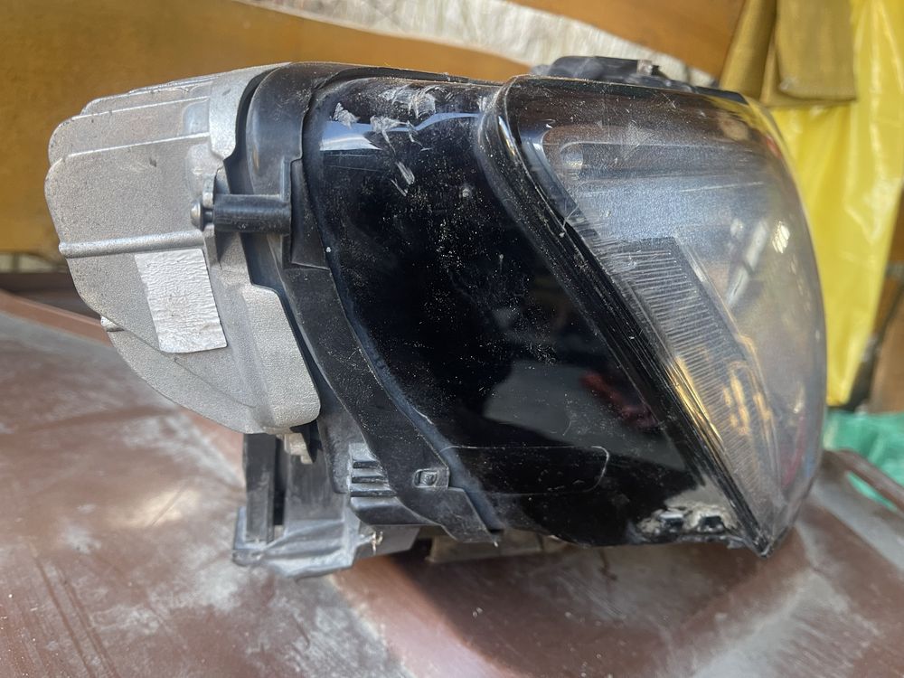 Lampa bi-xenon Audi Q5 EU/ uszkodzona kompletna