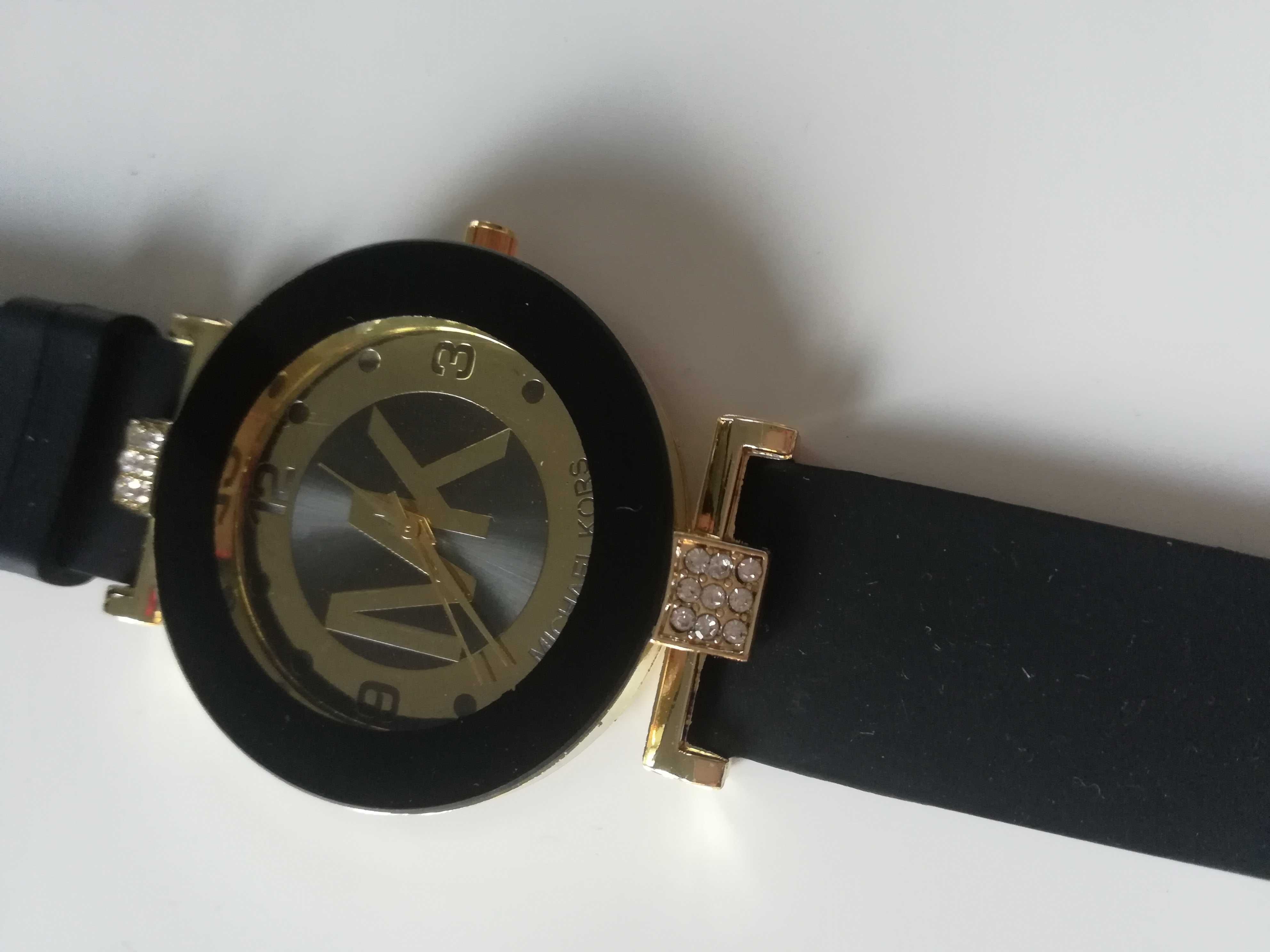 Nowy zegarek z żelowym paskiem czarno złoty