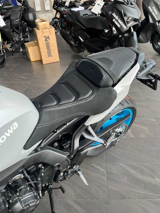 Komfortowe siedzenie kierowcy i pasażera Yamaha MT09 2024