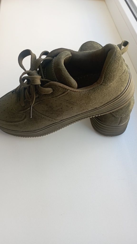 Продам кросівки  р36