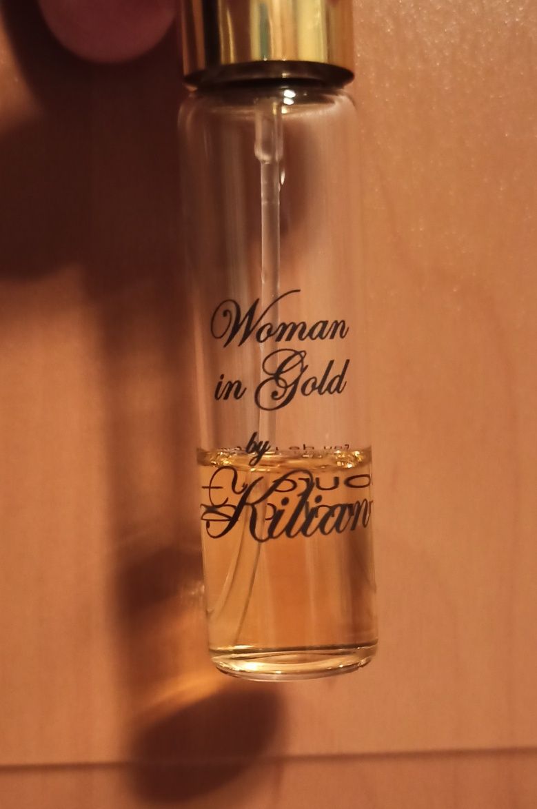 Kilian Woman in gold