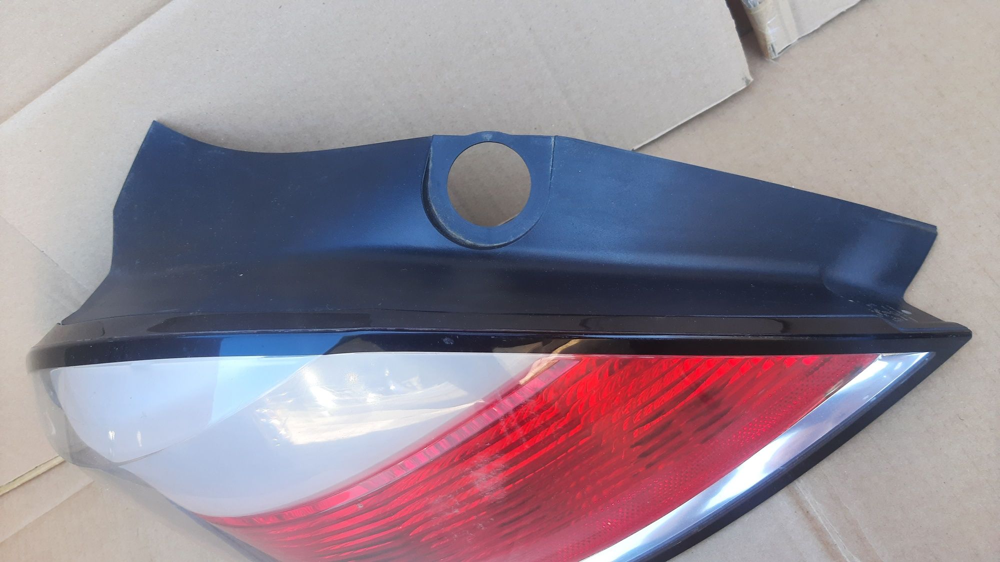 Lampa lewa tylna lewy tył Opel Astra H hatchback  5 drzwi