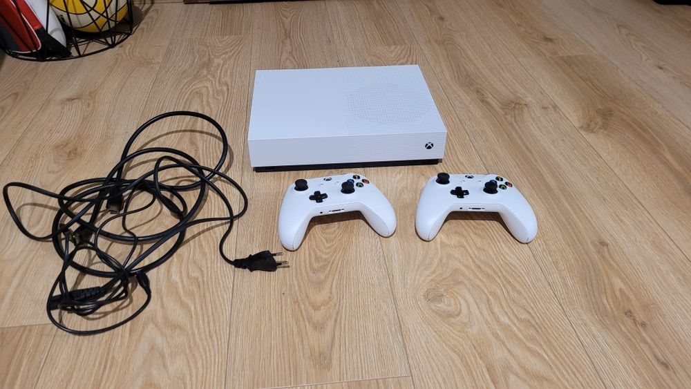 Konsola Xbox S series Digital Edition + 2 pady kontrolery
